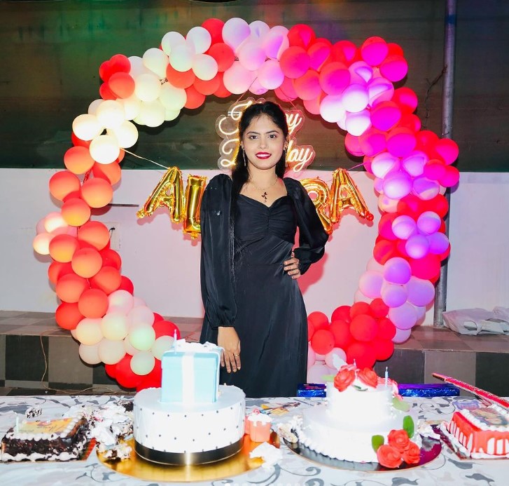 Alvira Mir Wiki, Biography, Age, Boyfriend, Family, Career, and More 5 Alvira Mir while celebrating her birthday